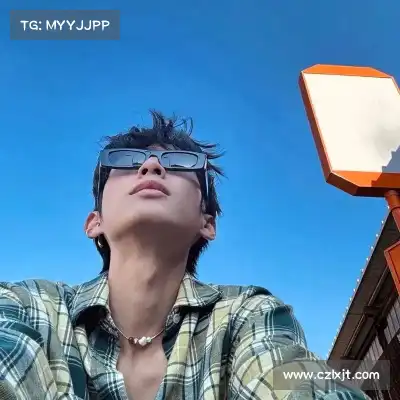 邹朵千